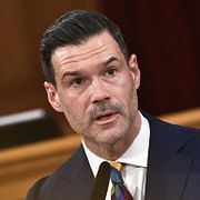 STOCKHOLM, SVERIGE 20260326
Migrationsminister Johan Forssell (M) frågas ut i riksdagens konstitutionsutskott (KU) på torsdagen.
Foto: Lars Schröder / TT / Kod 12060