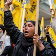 Demonstrationer efter Hardeep Singh Nijjars död i Kanada.  Ethan Cairns / AP