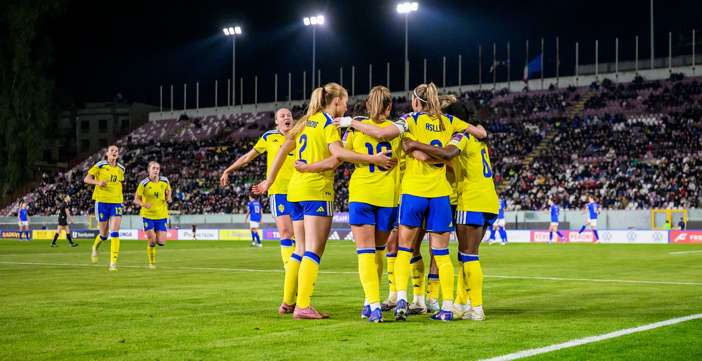 Filippa Angeldahl firar målet.