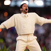 Bad Bunny, eller Benito Antonio Martínez Ocasio som han egentligen heter, uppträdde på Super Bowls halvtidsshow. 