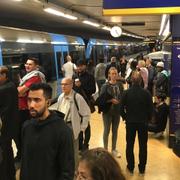 Resenärer i Stockholms tunnelbana.