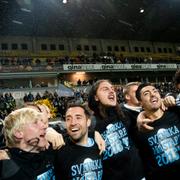 Malmös Emil Forsberg, Guillermo Molins, Jiloan Hamad, Magnus, Miiko Albornoz Eriksson och lagkamraterna firar SM-guldet med fansen. Festen fortsatte på nattklubben Etage.