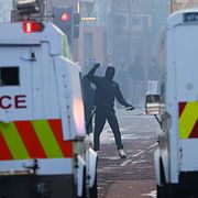 Det skedde våldsamma protester i Belfast och på flera andra ställen i Storbritannien efter knivdådet.
