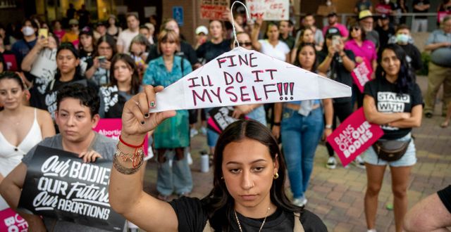 Yazmin Orozco, 18, deltar i en protest mot abortrestriktioner i Kalifornien, 24 juni 2022. Watchara Phomicinda / AP