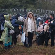 Migranter vid gränsen mot Polen.