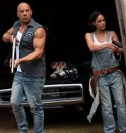 This image released by Universal Pictures shows Vin Diesel, left, and Michelle Rodriguez in a scene from "F9." (Giles Keyte/Universal Pictures via AP) Giles Keyte / TT NYHETSBYRÅN