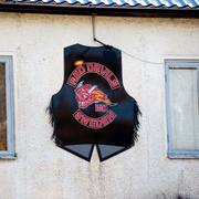Bild från 2008 då polisen grep fyra personer från mc-klubben Red Devils i Svenljunga.