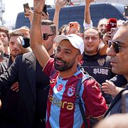 Mohamed Salah fotograferad i Trabzonspors tröja på onsdagen.