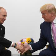 Vladimir Putin och Donald Trump möts, juni 2019.