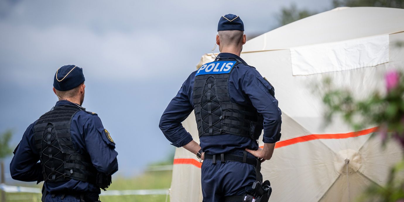Bild från polisinsatsen efter det misstänkta mordförsöket.