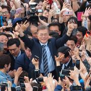 Moon Jae-in bland sina anhängare. 