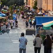 Skånegatan är permanent sommargågata och kvarteren runt Nytorget ingår i Stockholms andra stadsmiljözon.