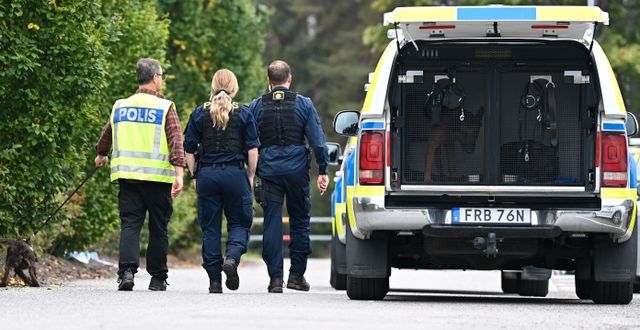 Poliser vid brottsplatsen.  Mikael Fritzon/TT / TT NYHETSBYRÅN