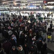 En manifestation på Sergels Torg i Stockholm för att hedra offren och anhöriga av skolskjutningen på Risbergska skolan i Örebro. 