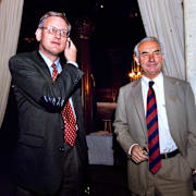 Carl Bildt på Lundin Oils bolagsstämma tillsammans med Adolf Lundin i april 2001. 