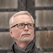 Författaren och historieprofessorn Dick Harrisson.