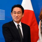 Arkivbild: EU:s handelskommissionär Cecilia Malmström tillsammans med Fumio Kishida, Japans dåvarande utrikesminister, 2017. 