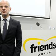 Lagardère vd Ulrik Ruhnau intervjuas under pressträffen om att de tar över driften för Friends Arena.