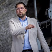 Sverigedemokraternas partiledare Jimmie Åkesson håller sommartal vid Slottslängorna i Sölvesborg i lördags. 