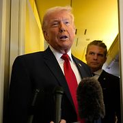 Trump ombord på Air Force One, 7 mars.