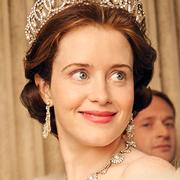 Claire Foy som en ung version av Elizabeth.