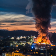 Branden i industrilokalen i Göteborg under söndagskvällen.