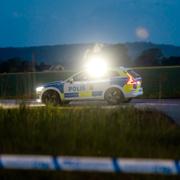 Polisen på plats kort efter skottlossningen i Grästorp i somras. 