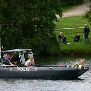 Polisen under sökarbetet efter försvunne mannen förra sommaren.