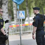 Polis på plats vid den skolan där en elev blev attackerad under tisdagen.