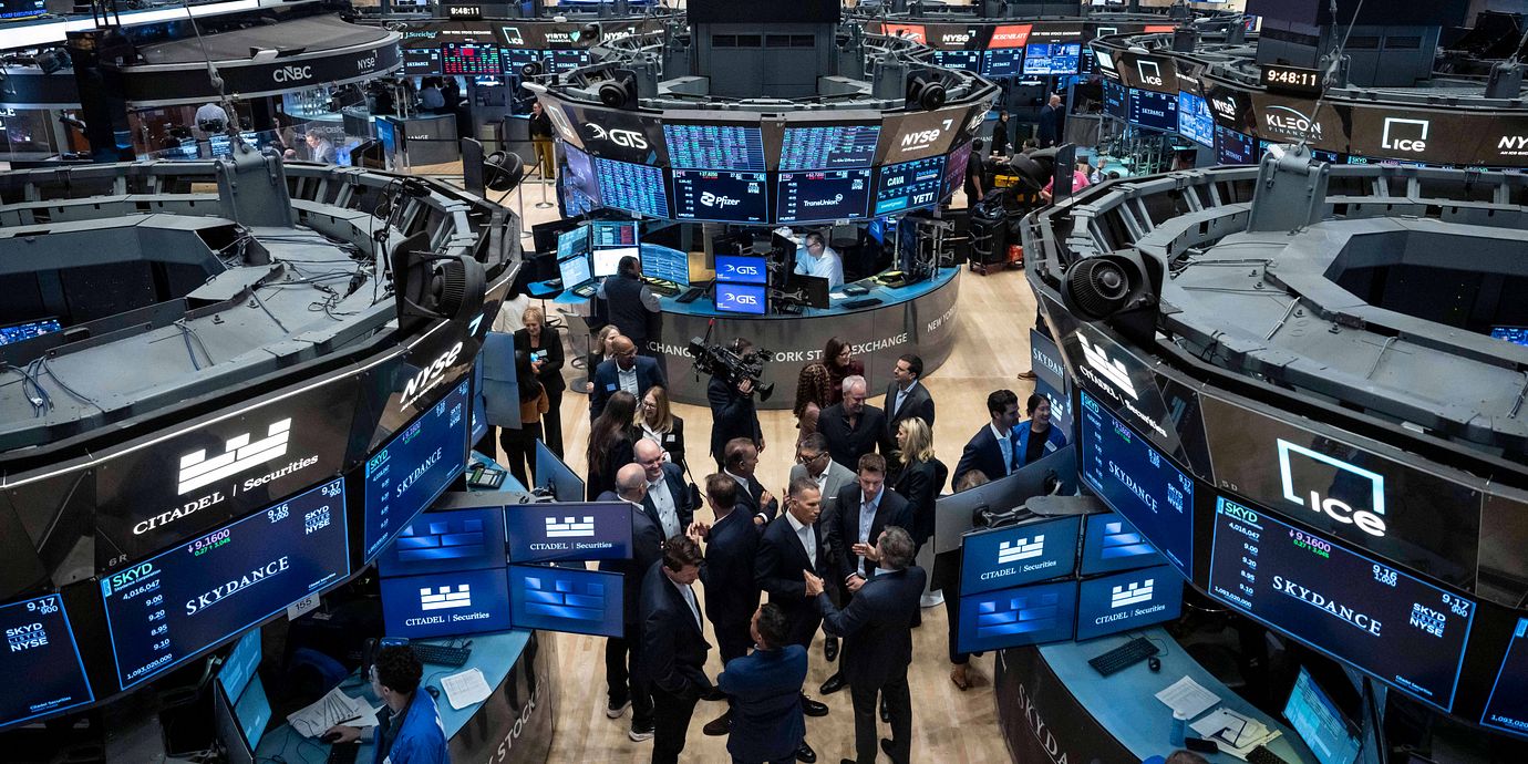 Goldman Sachs var en av bankaktierna som steg efter rapporten, medan Wells Fargo och Citigroup backade.