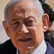 Ett sönderbombat hus i södra Beirut / Benjamin Netanyahu.