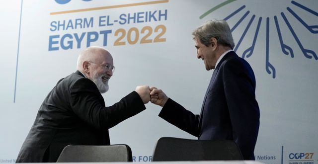 Frans Timmermans och USA:s klimatsändebud John Kerry under COP27.  Nariman El-Mofty / AP