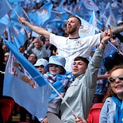 Coventry City fans under semifinalen i FA-cupen mot Manchester United den 21 april 2024.