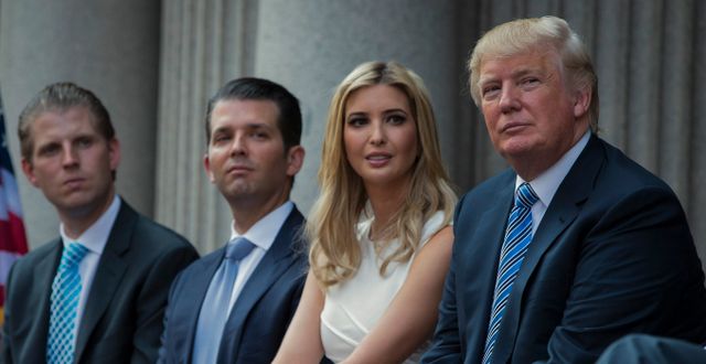Från vänster: Eric Trump, Donald Trump Jr, Ivanka Trump och Donald Trump.  Evan Vucci / AP