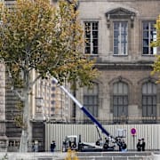 Tjuvarna tog sig in med hjälp av en mobil hiss.