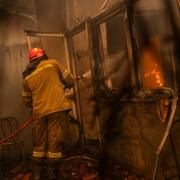 Grekisk brandman i ett släckningsarbete nära Alexandroupolis. Achilleas Chiras / AP