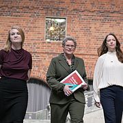 Det rödgröna styret i Stockholm tillsammans med bostads- och fastighetsborgarråd Clara Lindblom (V), finansborgarråd Karin Wanngård (S) och klimatborgarråd Åsa Lindhagen (MP).