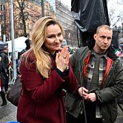 Vice statsminister och KD:s partiledare Ebba Busch hälsar på människor under en manifestation för Irans frihet på Norra Bantorget den 14 mars.