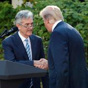 Arkivbild: Jerome Powell och Donald Trump.