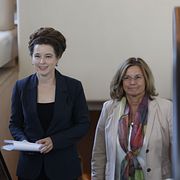 Miljöpartiets språkrör Amanda Lind (MP) och EU-parlamentariker Isabella Lövin (MP) inför pressträffen.