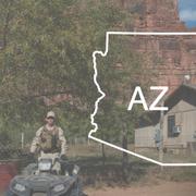 Arizona har en nästan 60-mil lång gräns mot Mexiko, och HD:s upprivande av den historiska aborträttsdomen ”Roe mot Wade” har fått stora konsekvenser för statens kvinnor. Känslorna är heta i Arizona, och Demokraternas kampanjkontor i Tempe har utsatts för ett antal beskjutningar. Ingen person har dock kommit till skada.