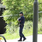 Polisnärvaro dagen efter dödsskjutningen i Bagarmossen i södra Stockholm. 