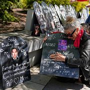 Offer för opioidkrisen namnges utanför domstolen i Austin i delstaten texas. Över 900 000 amerikaner befaras ha dött av  opioidöverdoser sen 1990-talet.