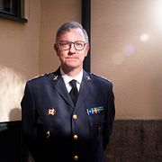 Överstelöjtnant Johan Huovinen greps och häktades misstänkt för brott mot rikets säkerhet. Misstankar riktades även mot hustrun.