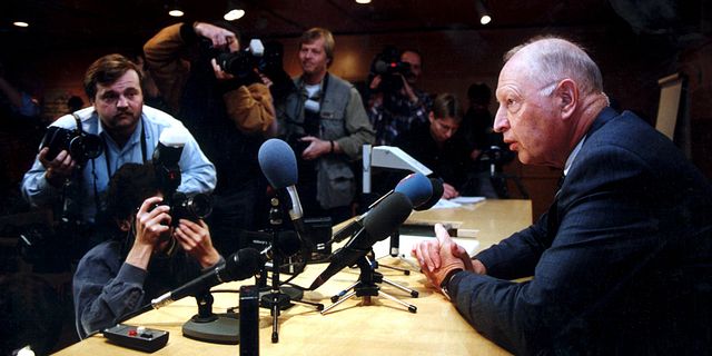 Dåvarande riksbankschef Bengt Dennis vid en presskonferens 1992.  Björn Larsson Ask/SvD/TT