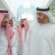 Saudiarabiens kung Salman bin Abdulaziz tillsammans med Abu Dabis kronprins Sheikh Mohammed bin Zayed Al Nahyan.