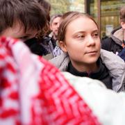 Greta Thunberg lämnar rätten i London tidigare i november. 