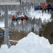  Arkivbild. Skidåkare i backarna i Idre fjäll 