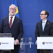 Johan Pehrson (L) ny utbildningsminister, och Mats Persson (L) ny arbetsmarknads- och integrationsminister, då statsministern håller pressträff med de nyutnämnda statsråden i regeringen. 