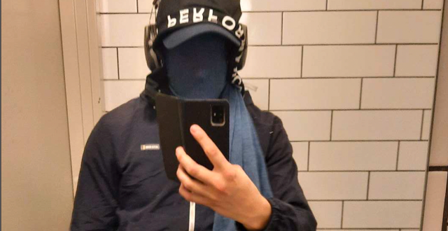 18-åringen tog en selfie kort före dubbelmordet. Polisens förundersökning